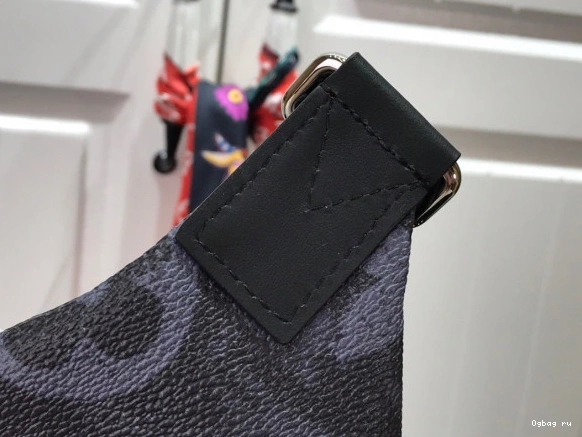 DISCOVERY BUMBAG VUITTON LOUIS 0808